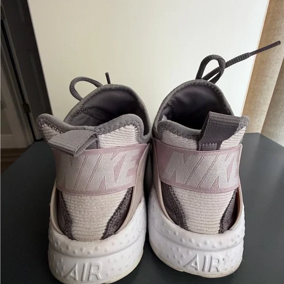 Nike Women's Grey and Light Pink Athletic Sneakers - Picture 2 of 4